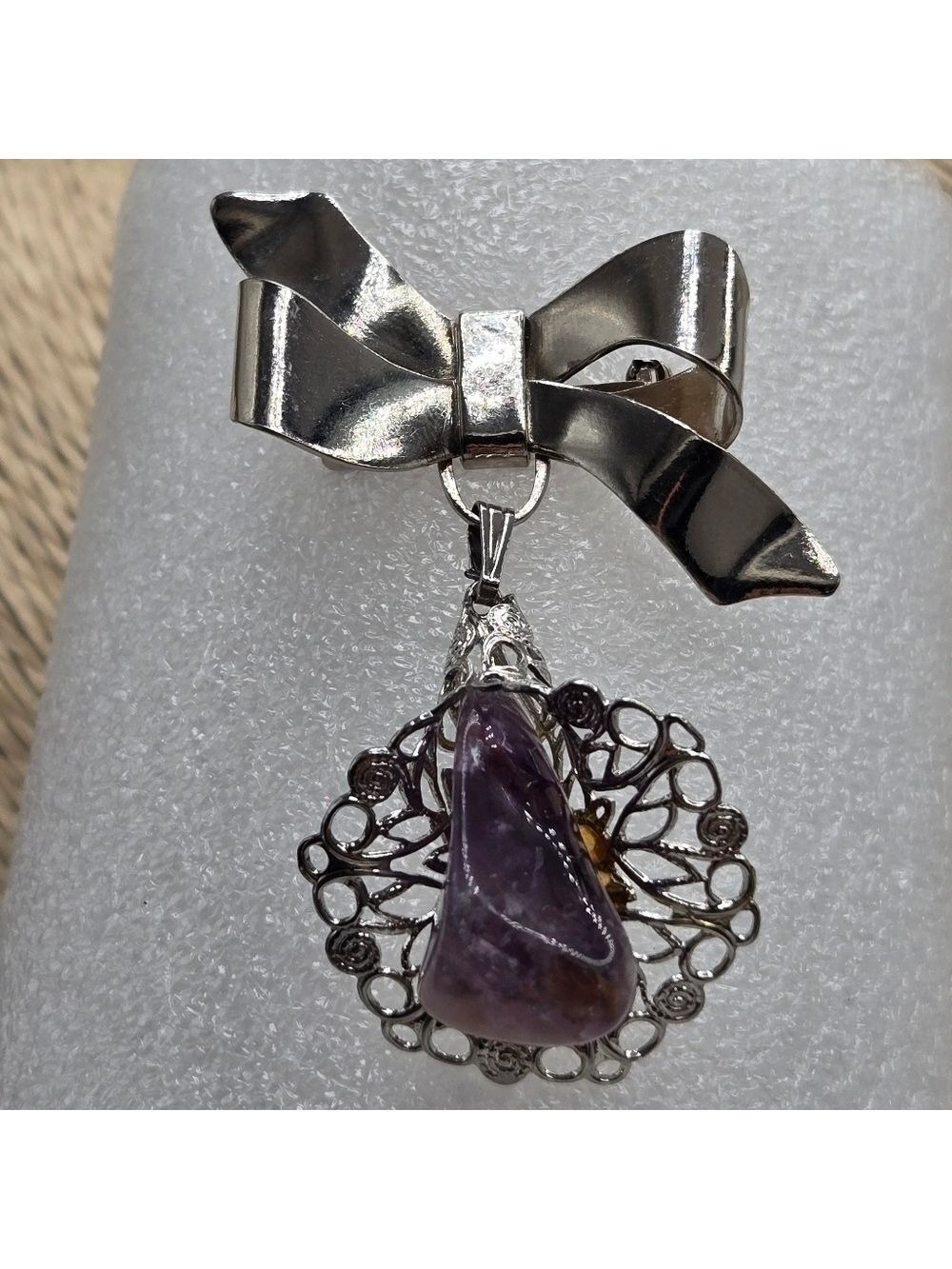 ✨2/$10✨ Calla Flower Dangle Natural Amethyst Broch Silver-tone